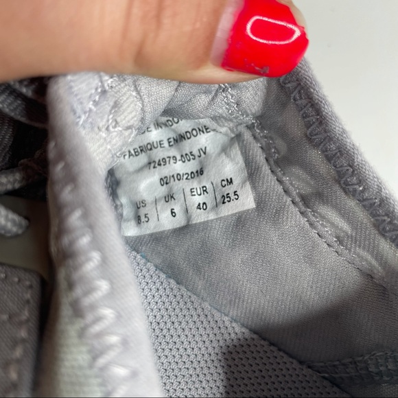 Nike Women’s Juvenate Sneakers Size 8.5 - Picture 9 of 9